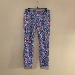 Like new Lilly Pulitzer Kelly Ankle pants in Tic Tac Tile print